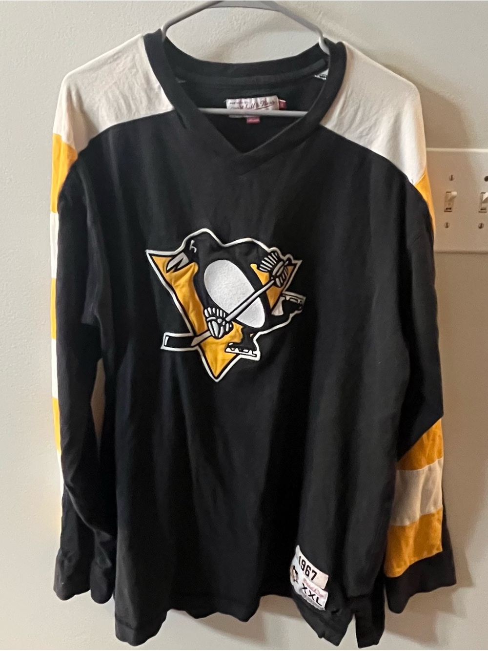 pittsburgh penguins shirt
brand is mitchell & ness
